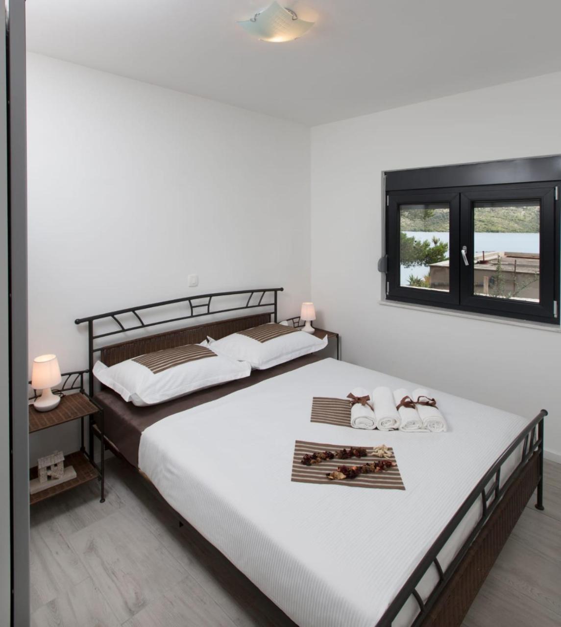 Villa Regina With Heated Pool And Sea View マリナ エクステリア 写真