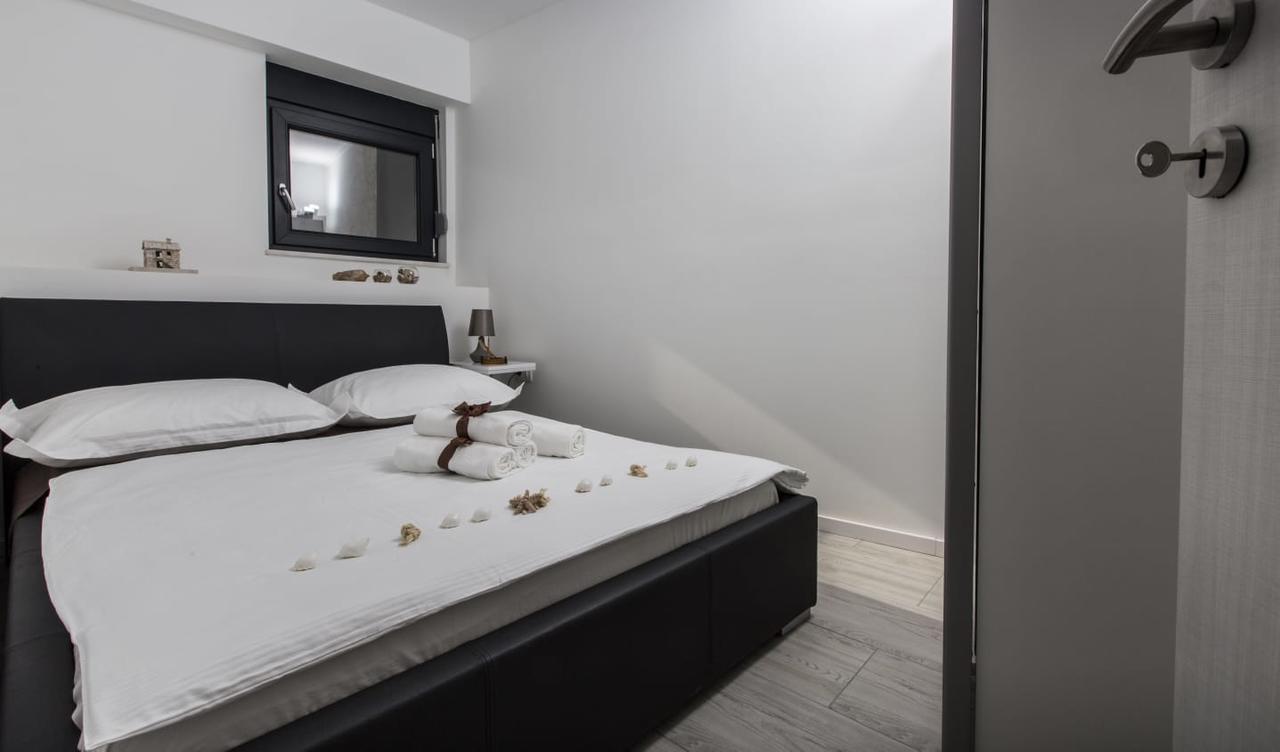 Villa Regina With Heated Pool And Sea View マリナ エクステリア 写真